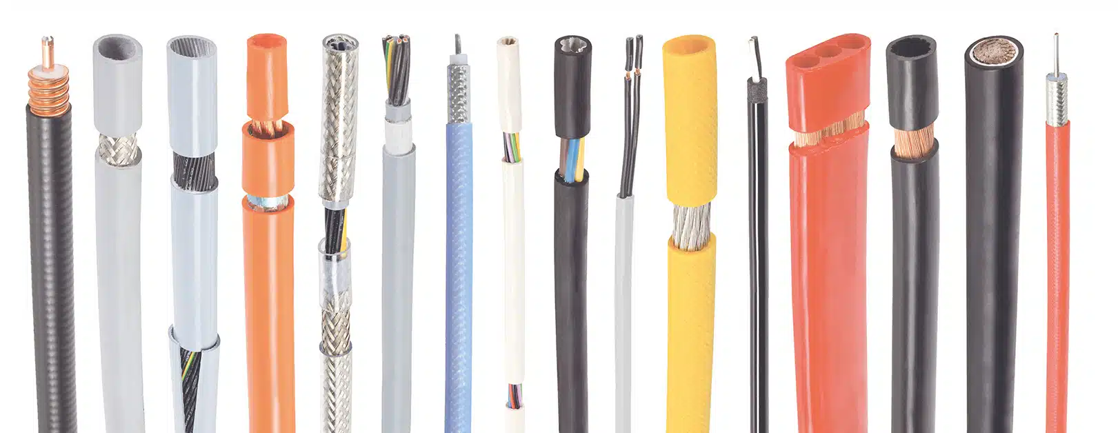 Verschiedene Kabel, wie die in der Kabelindustrie gefertigt werden.
